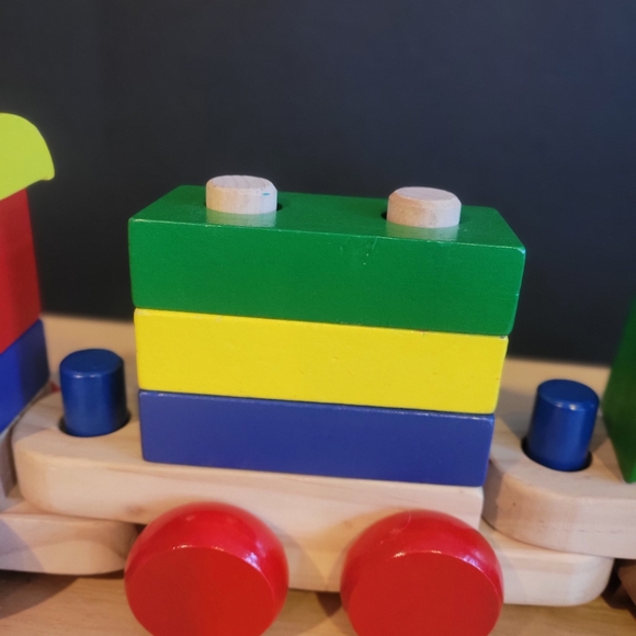 Melissa & Doug 18-piece Wooden Teain Set Ages 2+ - Picture 7 of 13